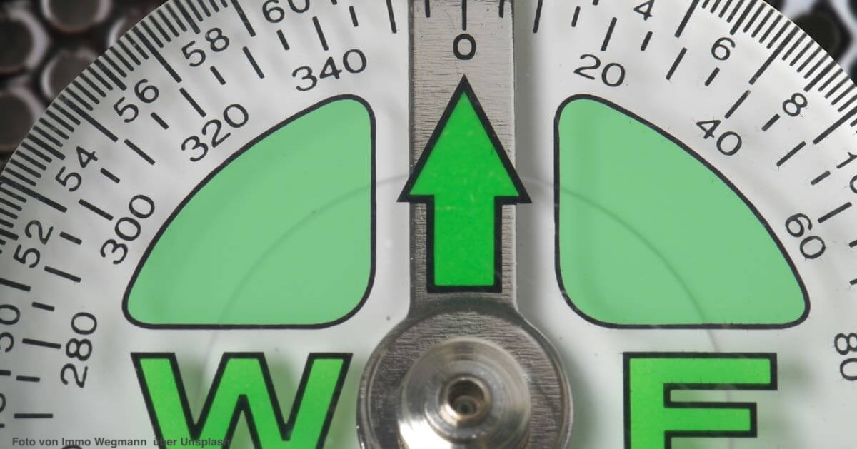 Ein Kompass mit Ausrichtung Norden. Steht symbolisch für: Microcopy bietet Usern Orientierung